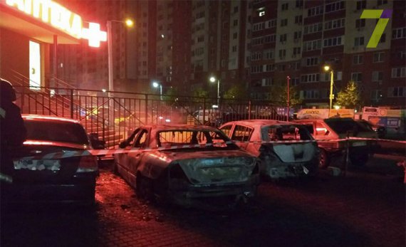 Ночью в разных точках Одессы неизвестные подожгли более 10 автомобилей
