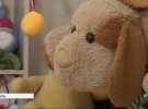 Юна Ашкенази "лечит" кукол и мягких игрушек