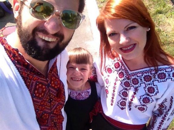 Дмитро Гадомський з дружиною і донькою