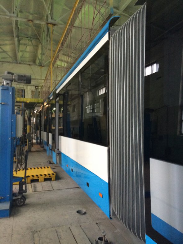 Новые вагоны Vinway. В Виннице седьмой модернизированный трамвай. Их транспортная компания делает вручную. Фото: gazeta.ua
