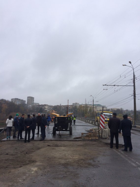 В Виннице восьмой месяц идет реконструкция киевского моста. Фото: gazeta.ua