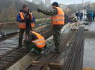В Виннице восьмой месяц идет реконструкция киевского моста. Фото: gazeta.ua