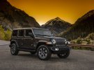 Салон Jeep Wrangler 2018 поєднує в собі традиційний стиль з новими рішеннями.