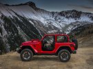 Салон Jeep Wrangler 2018 поєднує в собі традиційний стиль з новими рішеннями.