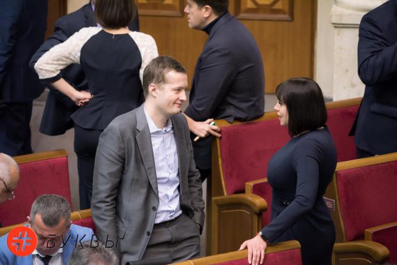 Коллеги по фракции БПП - сын президента Алексей Порошенко и Татьяна Рычкова