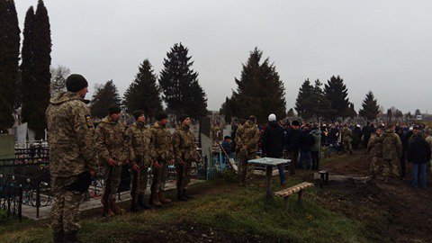 Сегодня в Конотопе Сумской области простились с погибшим воином АТО
