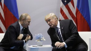 Путин перекинулся парой слов с Трампом