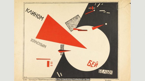 Лисицкий "Удар белых" с "Красным клином" - революционный образ 1920 года, который изображает гражданскую войну жирной графикой (Credit: The Collection of David King в Tate).