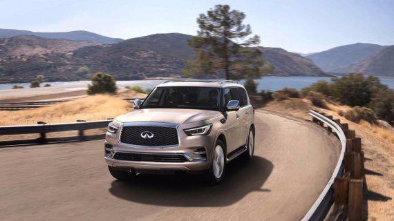 Новый Infiniti QX80 сохраняет знакомый массивный дизайн и двухобъемный профиль.