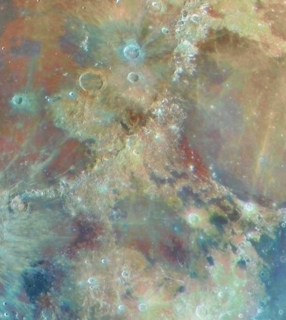 NASA обнародовало настоящее фото Луны