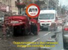Авто Mazda внаслідок зіткнення з Opel перекинувся на дах