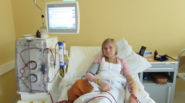Альона Мальована чотири роки живе на гемодіалізі. Донором нирки стане її мама