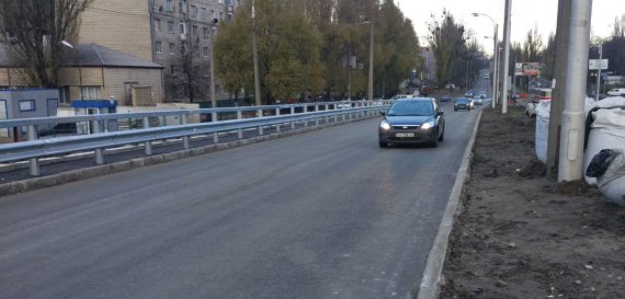 Путепровод на пересечении просп. Комарова и ул. Вацлава Гавела открыли для проезда транспорта
