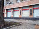 Безлюдная улица Артема в Донецке с закрытыми магазинами