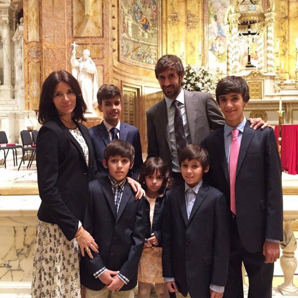 Рауль с женой Мамен Санс воспитывает 5 детей