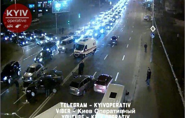 В Киеве - масштабное ДТП: столкнулись четыре авто, есть пострадавшие