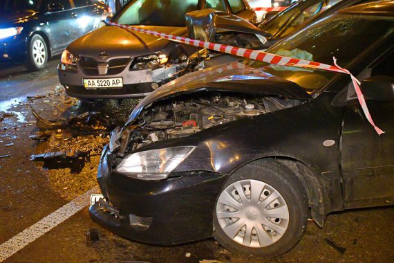 На Повітрофлотському шляхопроводі зіткнулися чотири машини