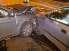 На Повітрофлотському шляхопроводі зіткнулися чотири машини