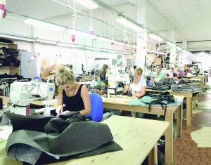 На підприємстві ТОВ ”Об’єднана мода України” у кожного працівника є своє робоче місце