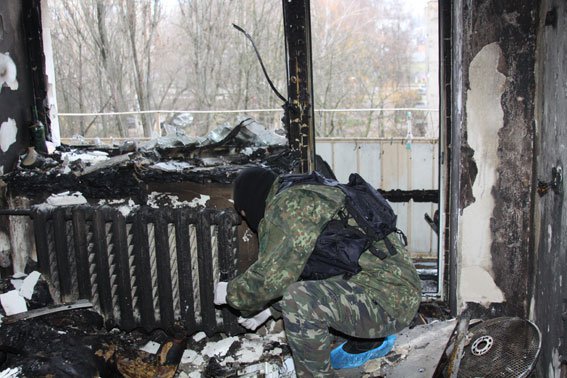 В выгоревшей квартире в результате взрыва гранаты нашли контрактника