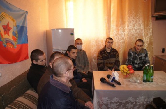 Боевики показали украинских пленных воинов. ФОТО: obozrevatel.com
