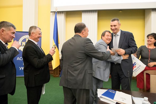 Мэра Киева Виталия Кличко единогласно переизбрали председателем Ассоциации городов Украины