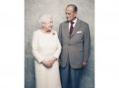 Королева Елизавета и принца Филипп отметили свою годовщину сдержанной, но милой фотосессией