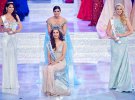 Новая Мисс мира Мануши Чхиллар из Индиии получает корону в Саньи, Китай, 18 ноября 2017 