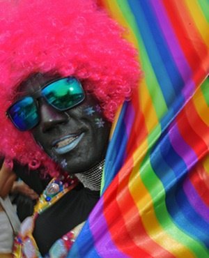 ЛГБТ-марші традиційно відбуваються у вигляді карнавалів. 