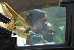 Президент Зімбабве Роберт Мугабе з дружиною Грейс їдуть на відкриття сесії парламенту в столиці країни Хараре 12 вересня цьогоріч