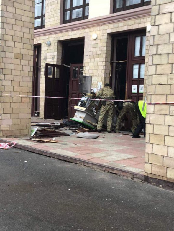 Под Харьковом в помещении государственной зооветеринарной академии   взорвали и ограбили банкомат
