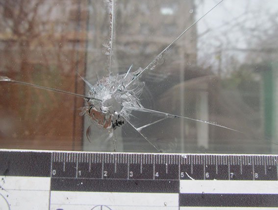 На Херсонщині поліцейські затримали озброєних зловмисників, які намагалися потрапити в будинок підприємця