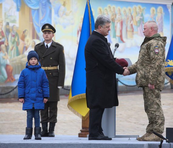 Президент поздравил десантников
