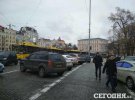 Из-за водителя, который оставил свой автомобиль на Софийской площади, остановилось движение троллейбусов