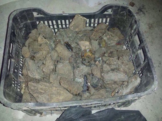 У Волинській області правоохоронці вилучили близько 200 кг бурштину в підпільних цехах