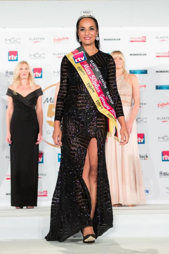 50-річна Мануела працює доглядальницею та видає книги.