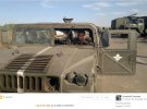 Текужев додав фотографію із захопленим автомобілем «Хаммер». На ньому помітно білу смугу і знак аеромобільних військ ЗСУ.