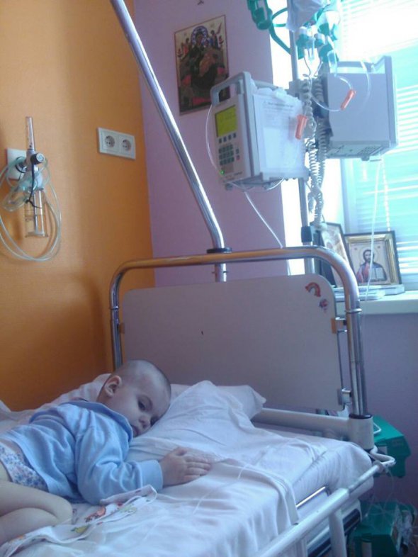 2-летней Дарье Огилько на пересадку костного мозга требуется 40 тыс. грн