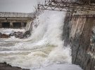 Штормові хвили на березі Чорного моря в Одесі