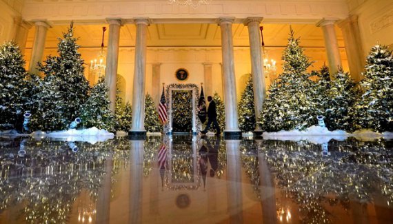 Мелания Трамп показала, как украсила Белый дом на новогодние праздники