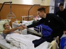 "Динамо" навестило раненых бойцов АТО в столичном Госпитале