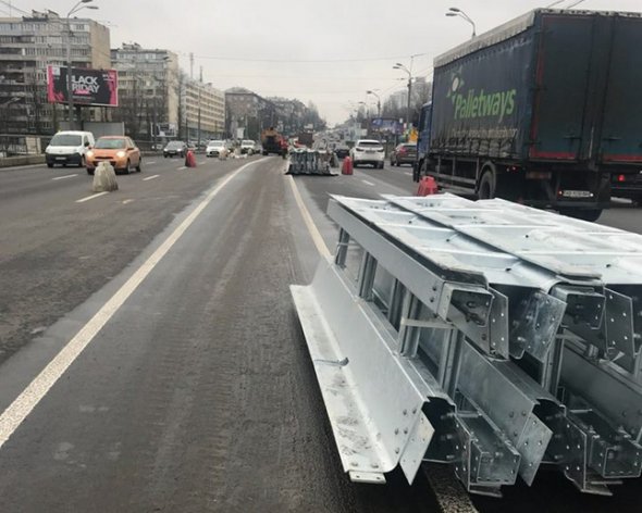 У столиці встановили сучасне огородження "Vario-Guard"