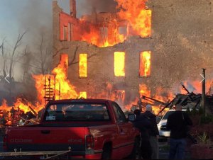 Коваль-аматор розпалив пожежу, котра спалила 3 будинки.