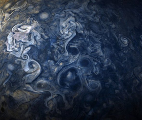Синие облака на Юпитере