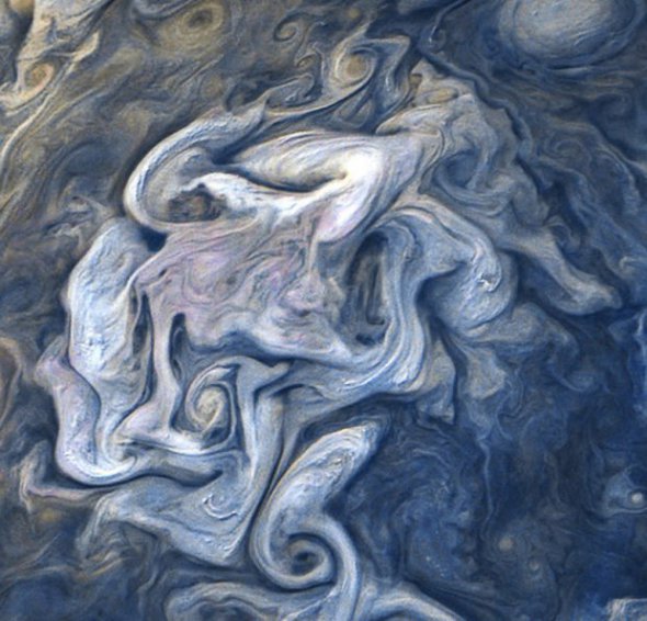 Синие облака на Юпитере