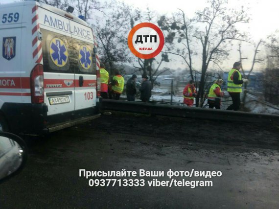 В Киеве перевернулась маршрутка