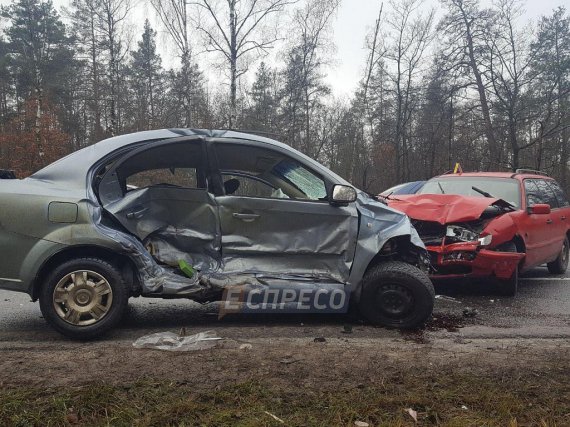 На Гостомельском шоссе вблизи Киева произошло ДТП при участии пяти автомобилей