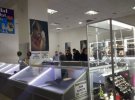 У Миколаєві невідомі серед дня пограбували ювелірний магазин і зі стріляниною втекли від поліції