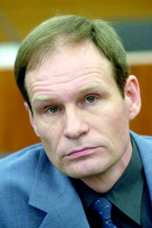 Канібал Армін Майвес із німецького Ротенбурга запевняє, що у країні живе понад сотня людоїдів. Закликає владу виявити й вилікувати їх