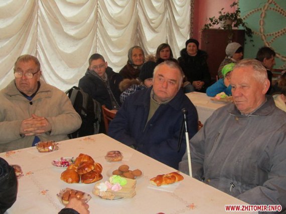 В соцсетях активно обсуждают так называемый "праздничный обед" в Коростенском обществе слепых.